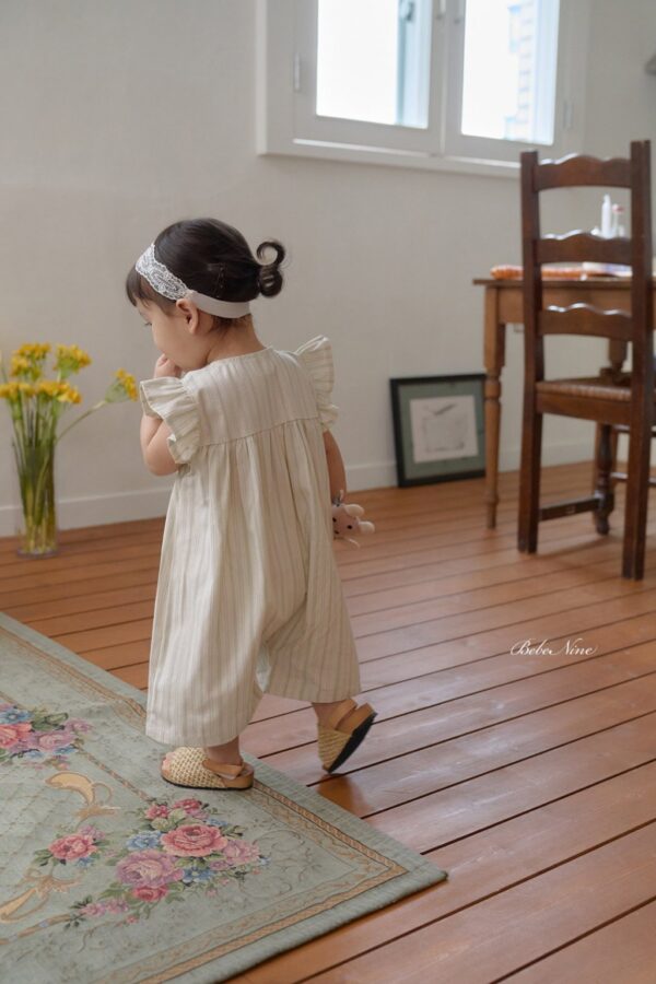 26SS 韓國童裝 直條紋小飛袖排扣連身裝