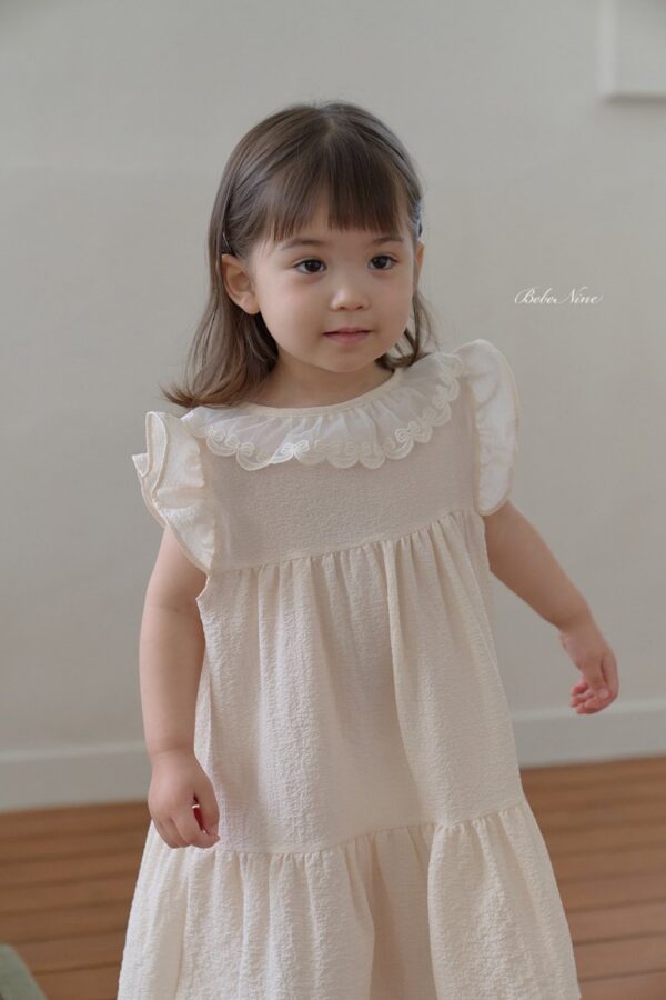 26SS 韓國童裝 蕾絲花瓣領飛袖連身裙