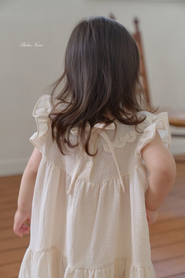 26SS 韓國童裝 蕾絲花瓣領飛袖連身裙