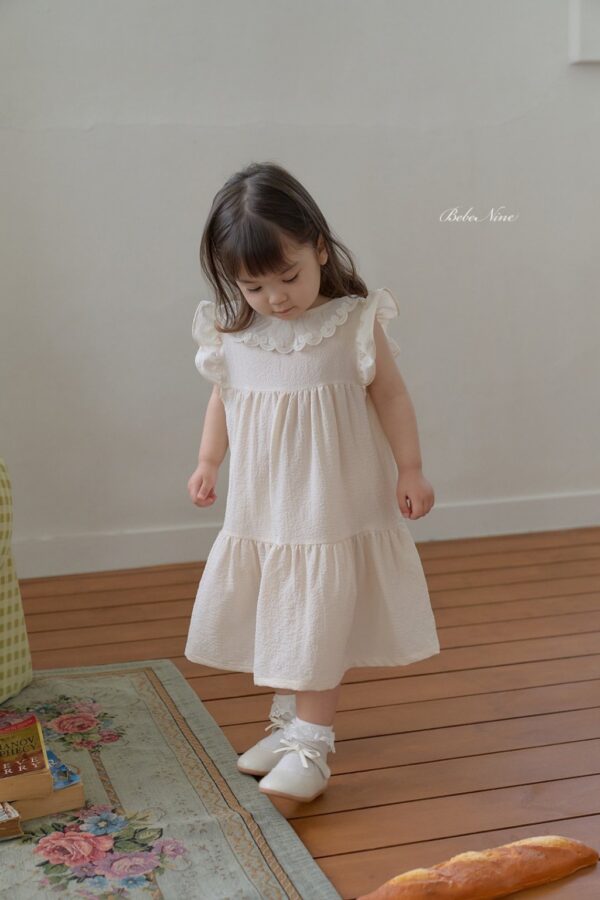26SS 韓國童裝 蕾絲花瓣領飛袖連身裙