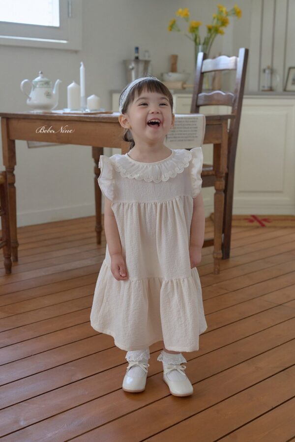 26SS 韓國童裝 蕾絲花瓣領飛袖連身裙