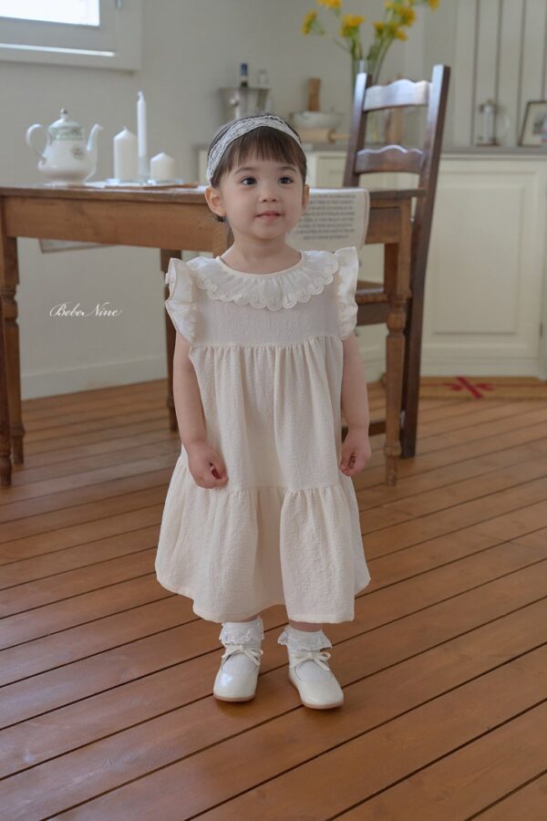 26SS 韓國童裝 蕾絲花瓣領飛袖連身裙