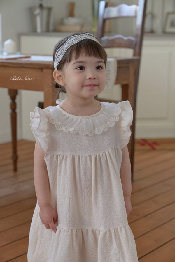 26SS 韓國童裝 蕾絲花瓣領飛袖連身裙