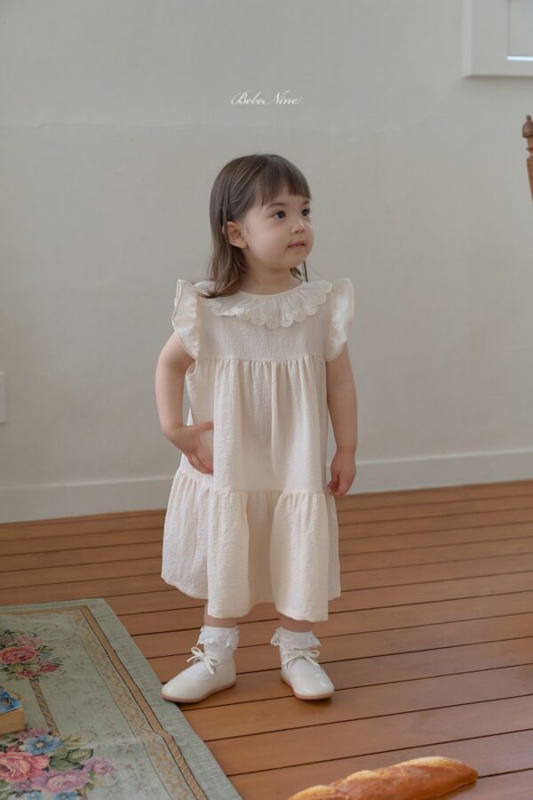 26SS 韓國童裝 蕾絲花瓣領飛袖連身裙