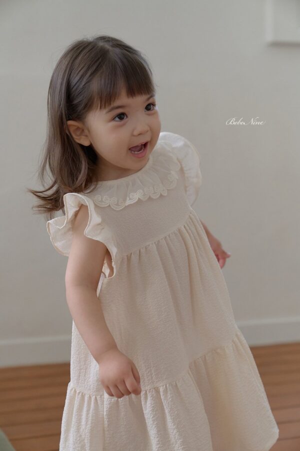 26SS 韓國童裝 蕾絲花瓣領飛袖連身裙