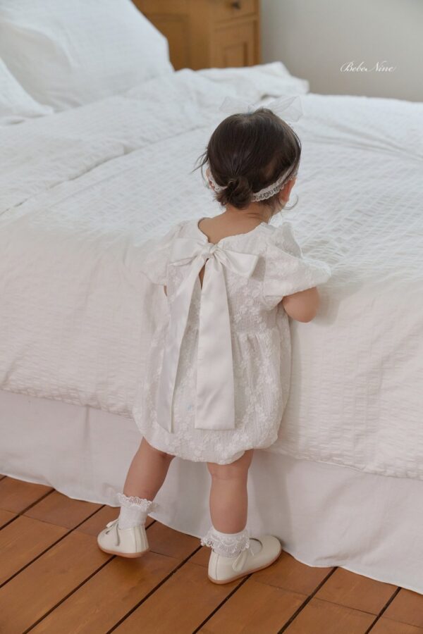 26SS 韓國童裝 蕾絲小花後綁蝴蝶結包屁