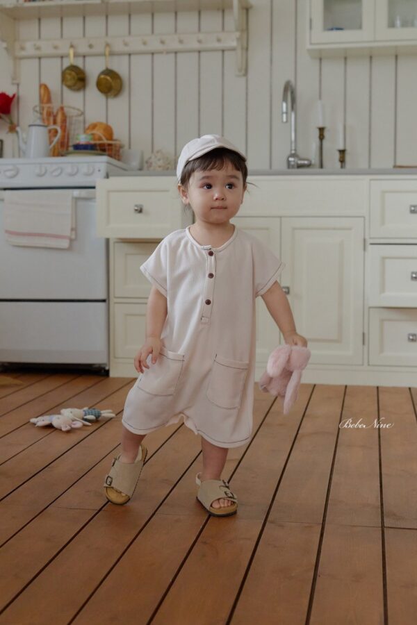 26SS 韓國童裝 方口袋縫線邊排扣連身套裝
