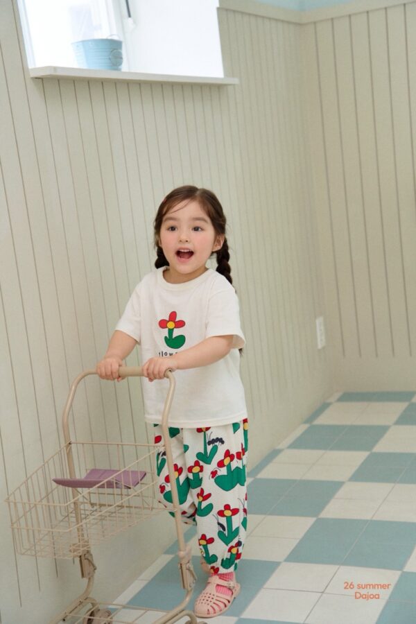 26SS 韓國童裝 三片花瓣小花上衣滿版長褲套裝