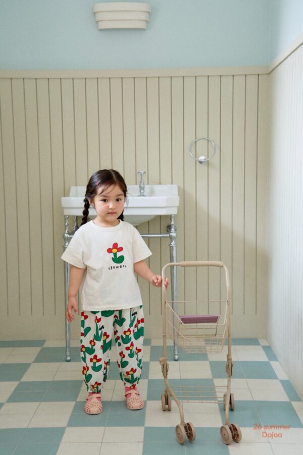 26SS 韓國童裝 三片花瓣小花上衣滿版長褲套裝