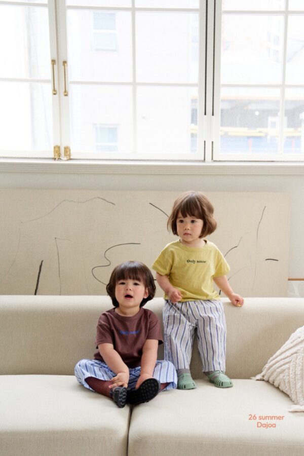 26SS 韓國童裝 ONLY AMOR短袖上衣直條紋長寬褲套裝