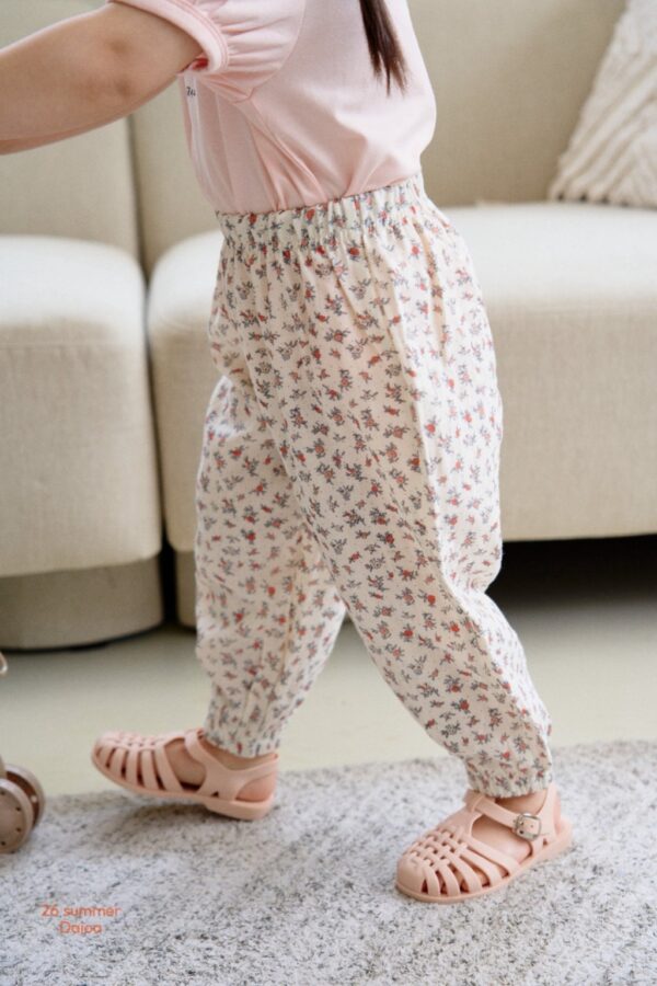 26SS 韓國童裝 三朵小花上衣碎花長褲套裝