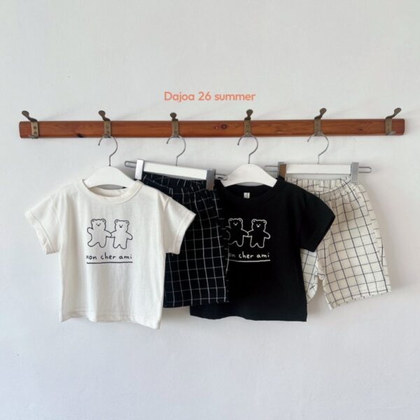 26SS 韓國童裝 線條小熊上衣格子短褲套裝