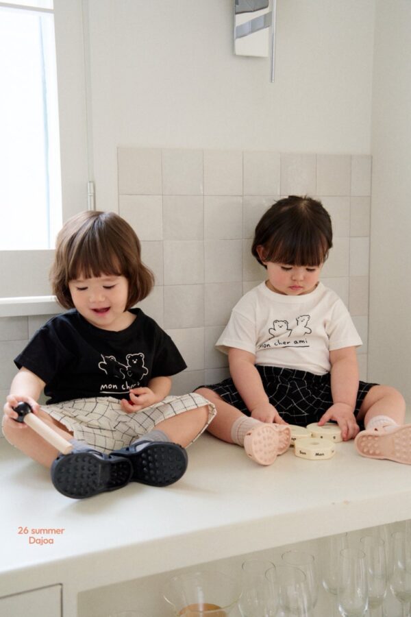 26SS 韓國童裝 線條小熊上衣格子短褲套裝