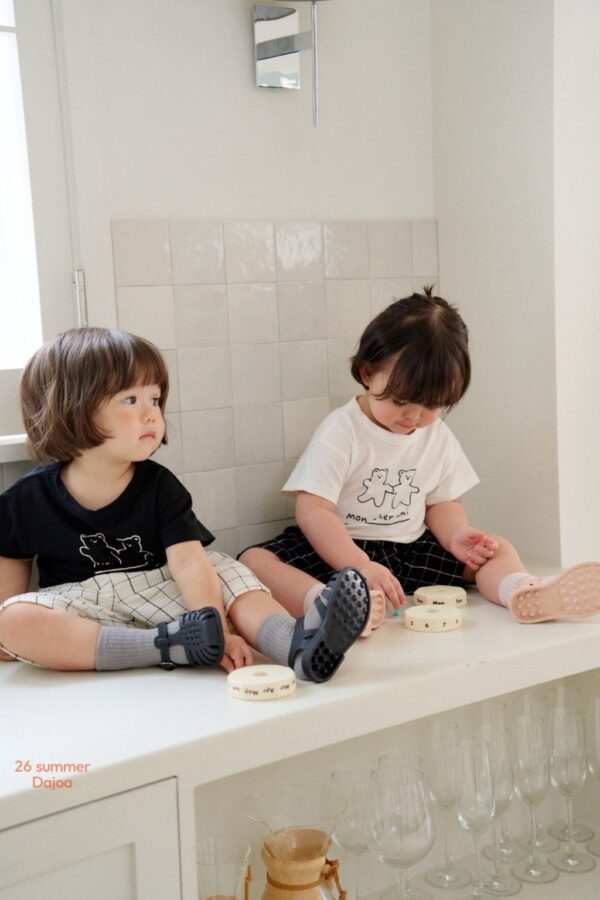 26SS 韓國童裝 線條小熊上衣格子短褲套裝