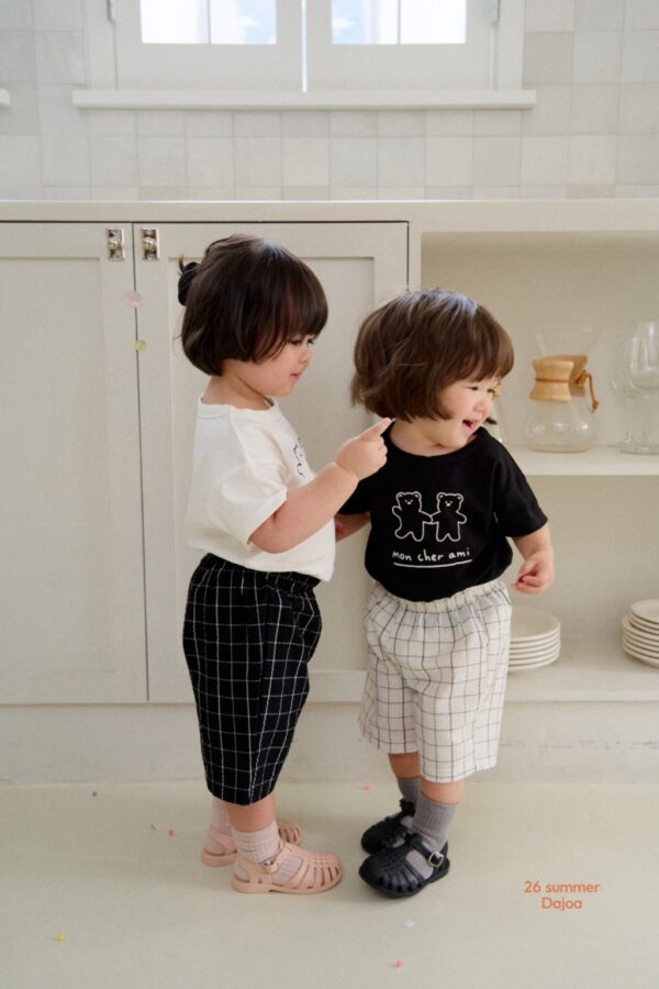 26SS 韓國童裝 線條小熊上衣格子短褲套裝