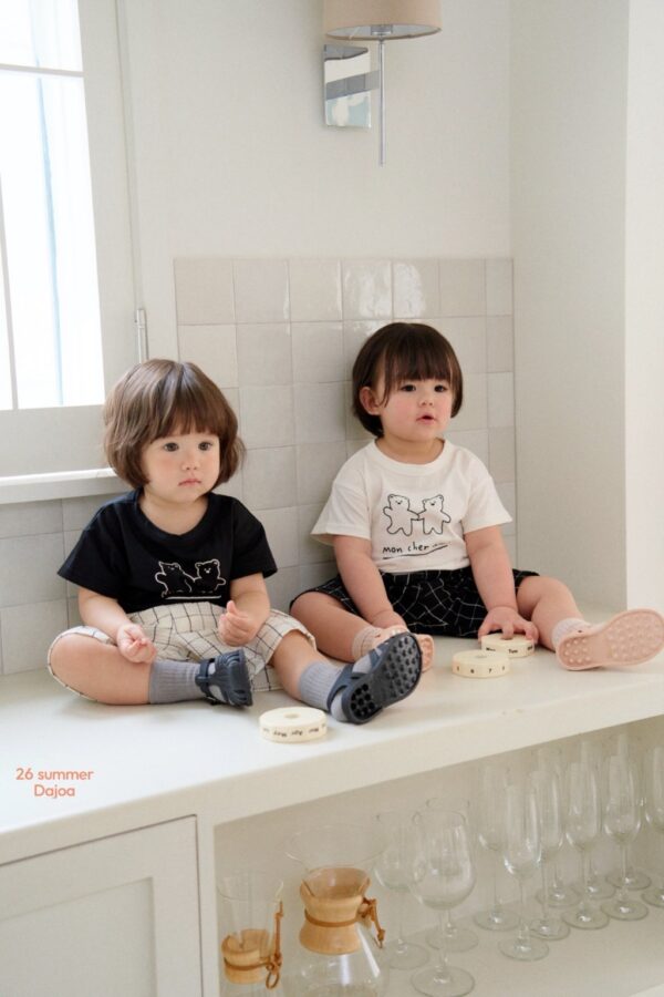 26SS 韓國童裝 線條小熊上衣格子短褲套裝