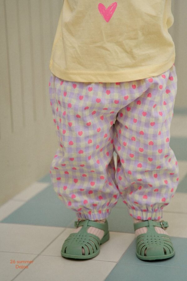 26SS 韓國童裝 甜蜜愛心上衣滿版心縮口長褲套裝