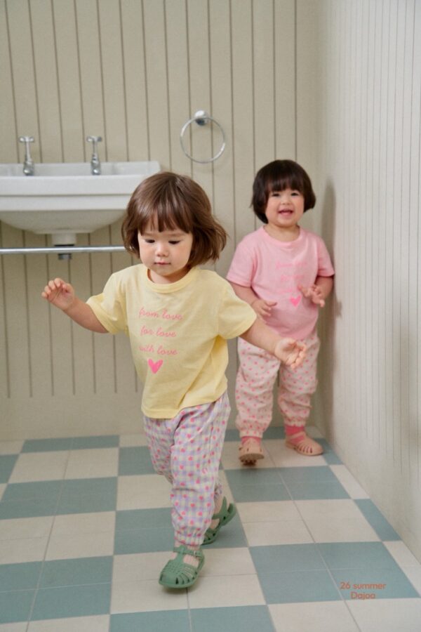 26SS 韓國童裝 甜蜜愛心上衣滿版心縮口長褲套裝