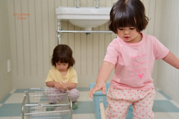 26SS 韓國童裝 甜蜜愛心上衣滿版心縮口長褲套裝