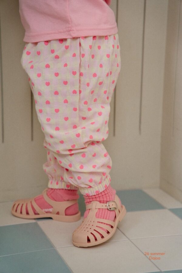 26SS 韓國童裝 甜蜜愛心上衣滿版心縮口長褲套裝